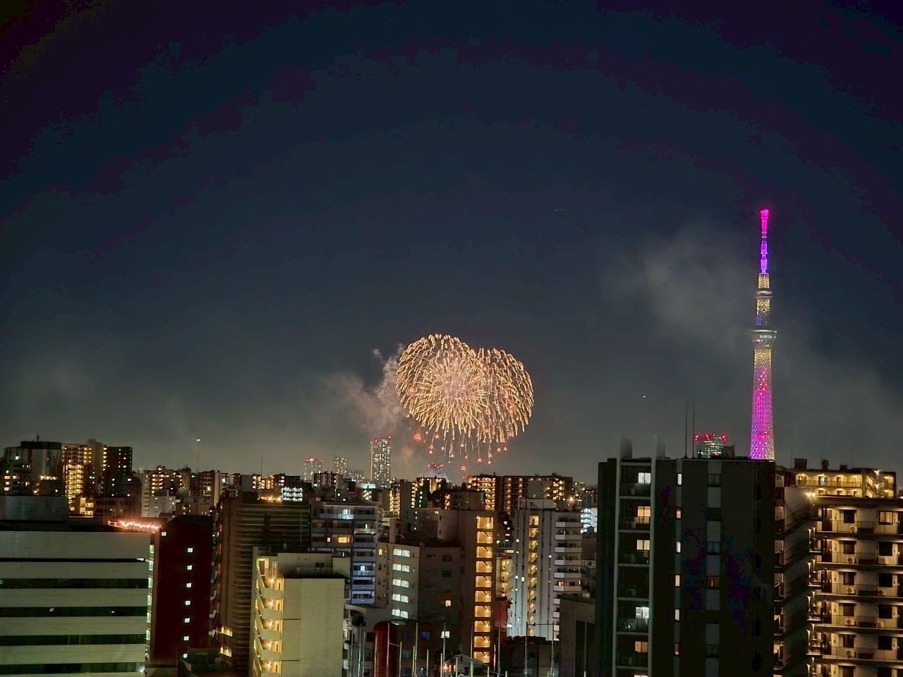 アトラス日暮里1305号室 バルコニーから隅田川花火大会望む、当日は屋上も開放