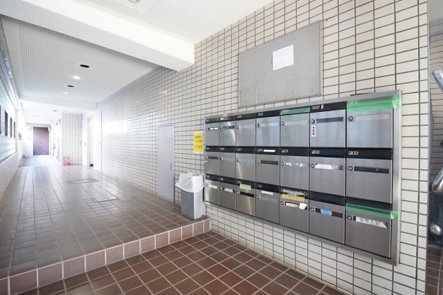 ホワイトキャッスル上鷺宮102号室 エントランス