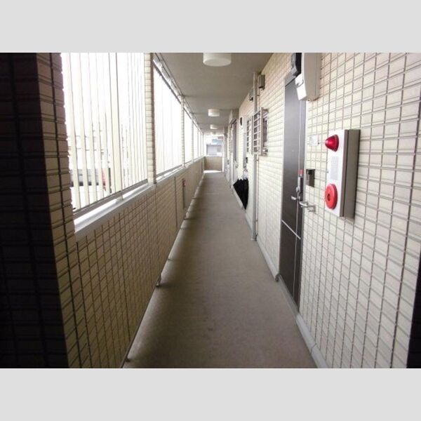 グランフォート101号室 共用廊下