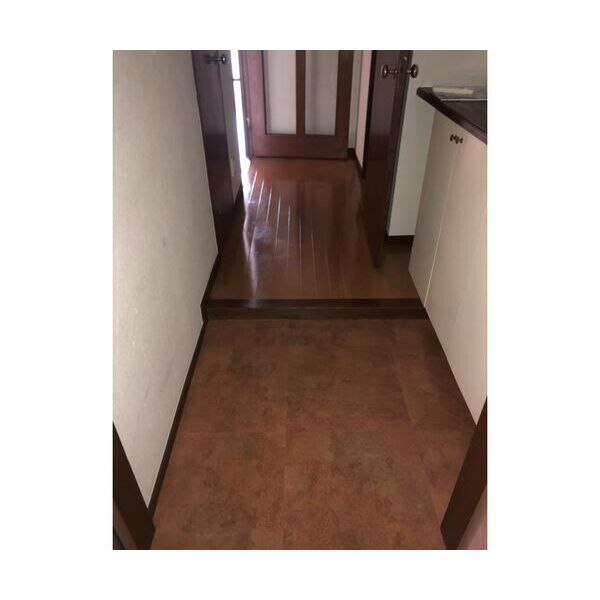 綾東ヴィレッジ弐番館603号室 玄関