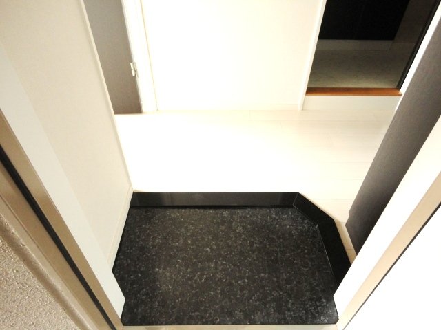 サンフォレスタ２番館201号室 玄関から