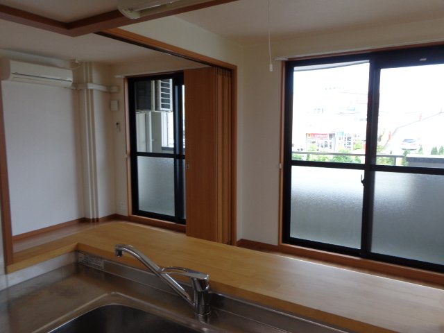 スカイヒルズ00403号室 リビング