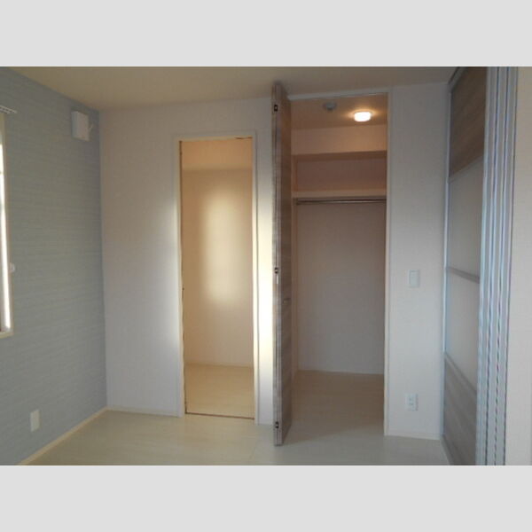 クレッセントコート ウォークインクローゼット