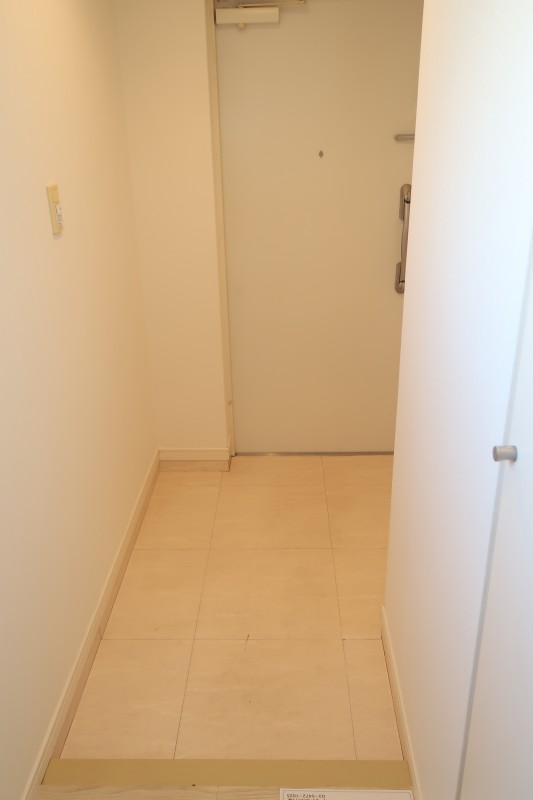 マーレ横浜白金7階 玄関