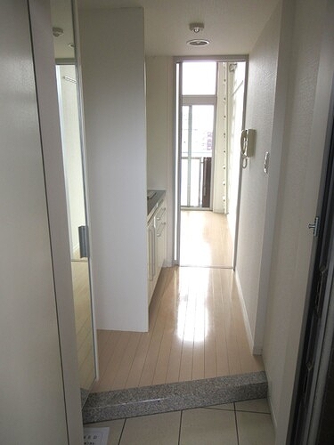 スタジオスクエア住吉3階 共有部からの室内※同タイプ別部屋前回募集時2023.6撮影