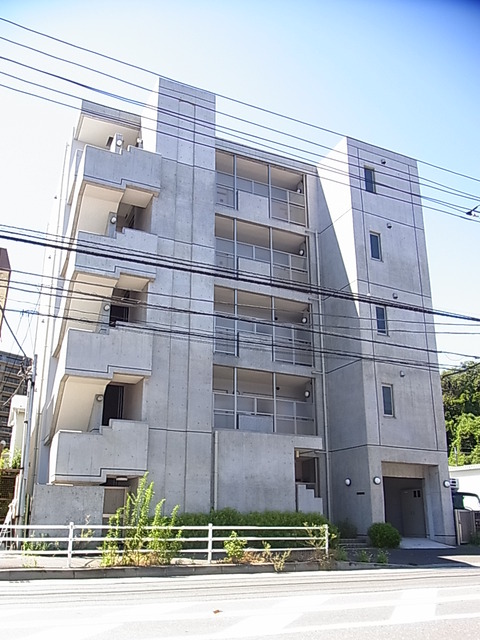 湘南アビタシオン0204号室 コンクリート打ち放しのオシャレな外観