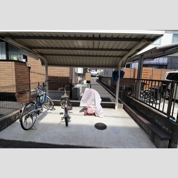 プリムヴェール　十三番館 駐輪場