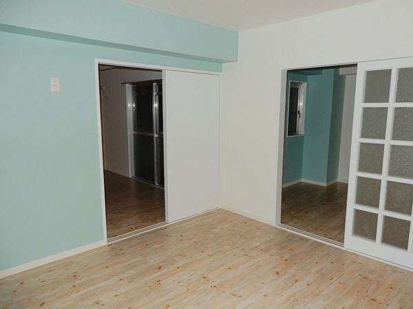 ジュネパレス新松戸第7302号室 リビング