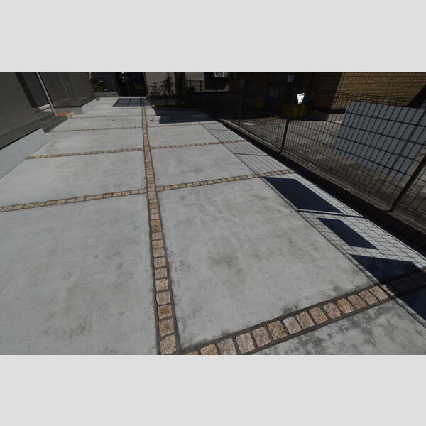 ルミエール エスト 駐車場