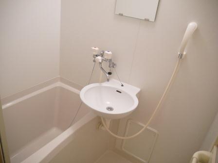 レオパレスなるとう208号室 浴室乾燥機付き