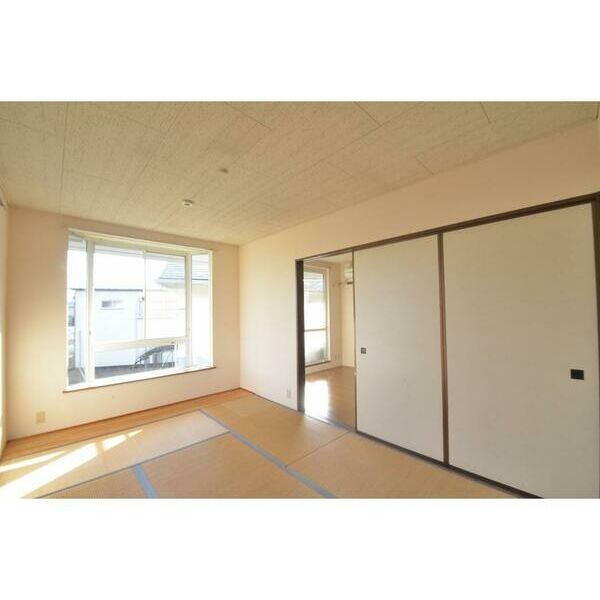 レプリントンハイツA棟103号室 リビング