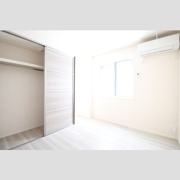 シェーンブルーメ横浜102号室 リビング