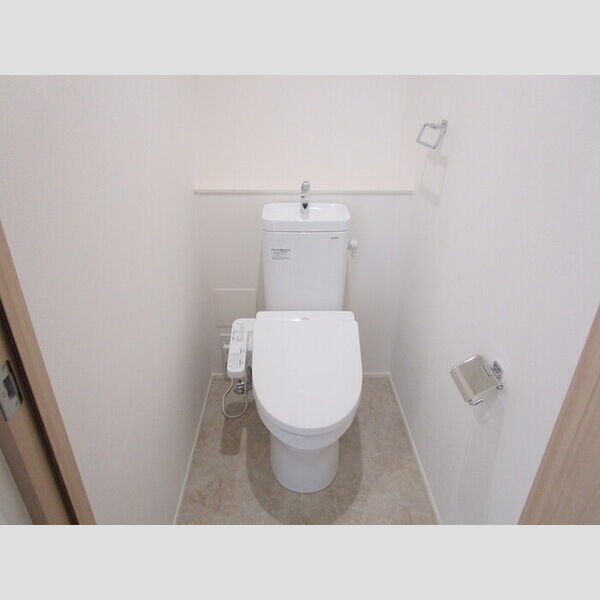 大野町2丁目戸建貸家B号室 温水洗浄暖房便座