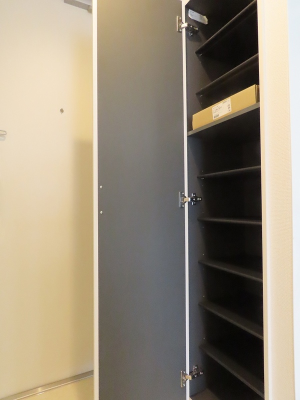 リブリ・スズマル シューズクローゼット