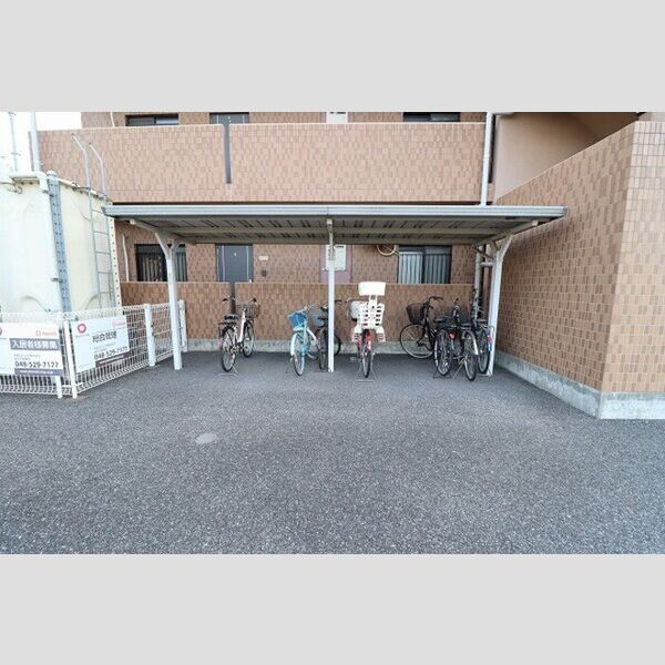 フレグランス 駐輪場