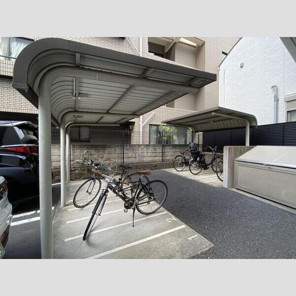 RISE UP 駐輪場