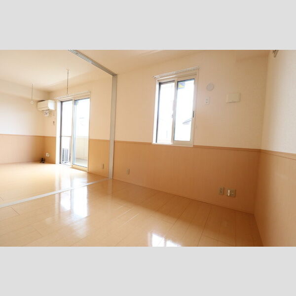 ロイヤルコートC203号室 洋室