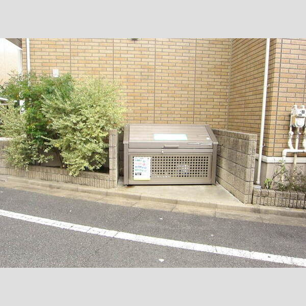グランモア千歳烏山106号室 ゴミストッカー