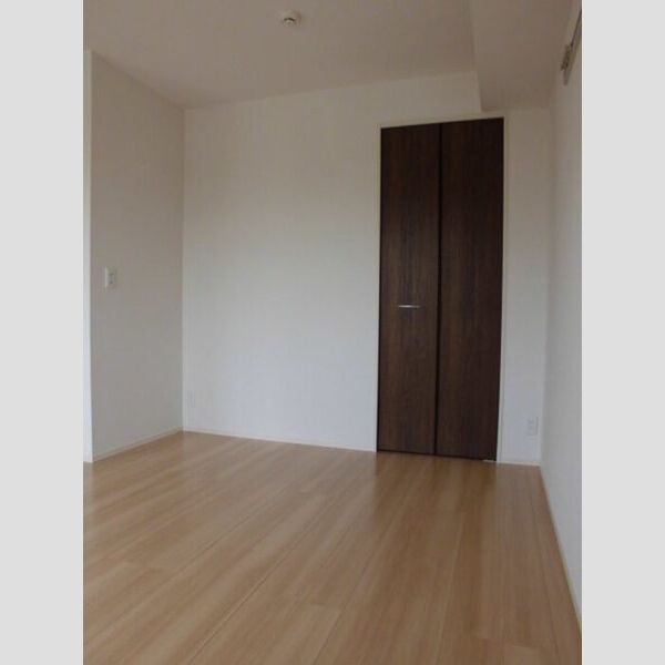 ル・リアン201号室 バルコニー側洋室6帖