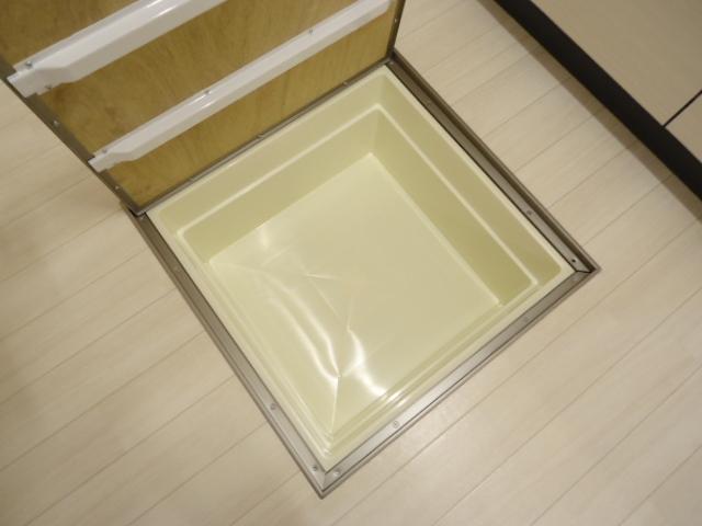 persimmon（パーシモン）101号室 床下収納