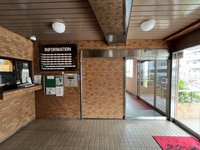 ライオンズマンション横浜駅東3階 エントランス