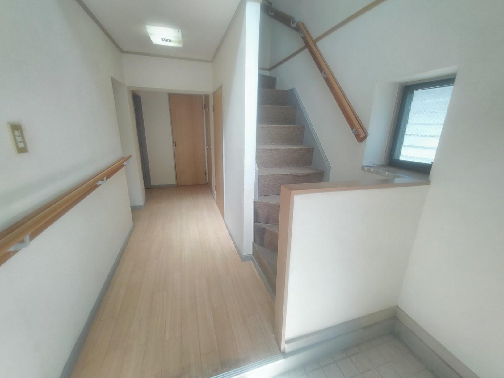 西谷戸建て賃貸 １F玄関