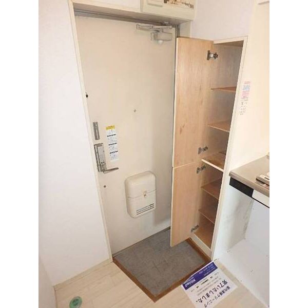 プレジオ南花島 玄関