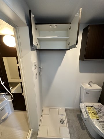 BAYS金沢八景301号室 室内洗濯機置場の上には棚があります！