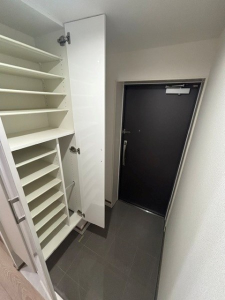 Ｔｈｅ　Ｓｈｉｎａｇａｗａ　Ｅａｓｔ　Ｒｅｓｉｄｅｎｃｅ 玄関