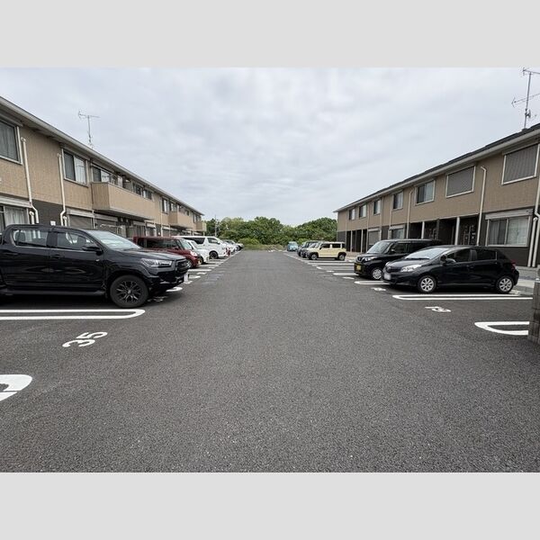 ペアージュ　Ⅰ201号室 駐車場