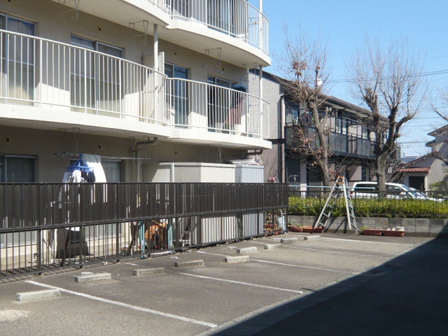 中山マンションＡ棟 駐車場