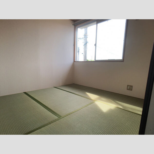 メゾンベルジュール201号室 和室