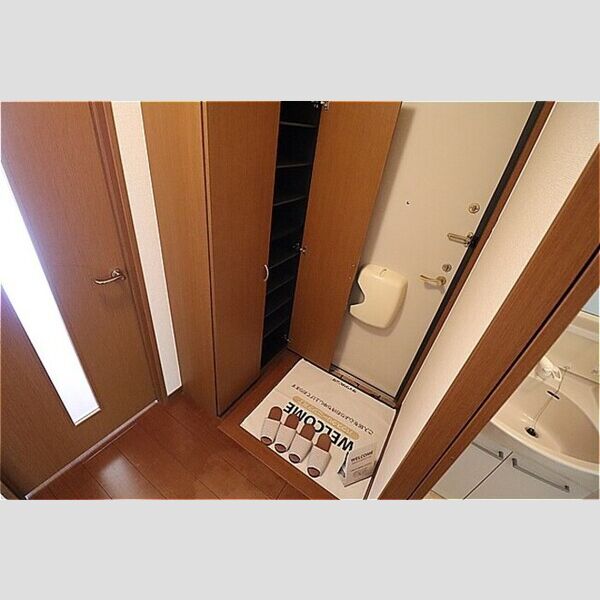 ルヴァン コート　壱番館102号室 玄関