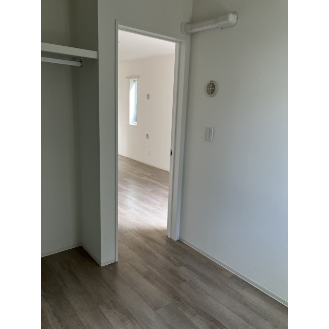 モナ・ローベル 内観