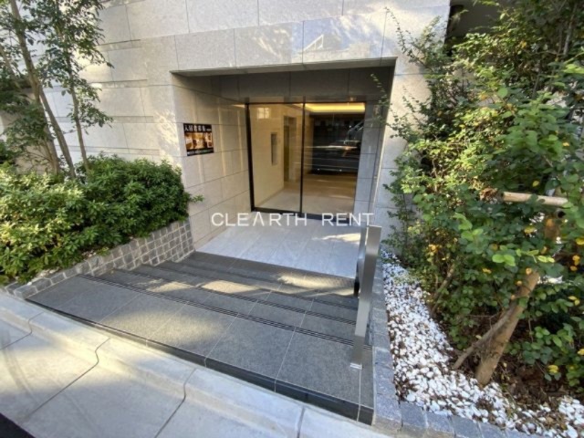 コンシェリア池袋 ＴＨＥ ＲＥＳＩＤＥＮＣＥ ＥＡＳＴ1階 豊かな緑に演出されたアプローチ