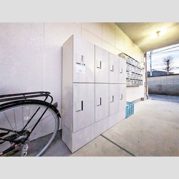 ジュネス昭島208号室 宅配ボックス