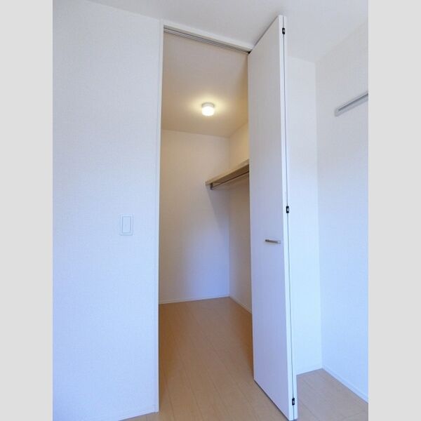 ディオネ茅ヶ崎 ウォークインクローゼット