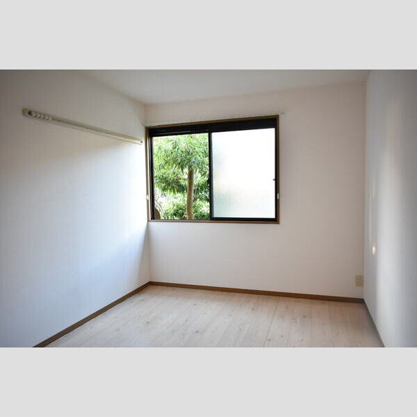 ヴァレンサ氷川　A/BB101号室 洋室