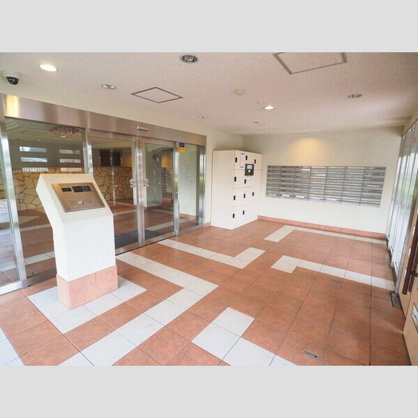 ブリランテ エントランス(オートロック・集合ポスト・宅配ボックス)