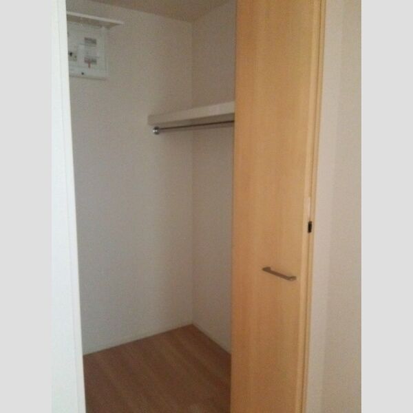 ポルト セレーノ107号室 ウォークインクローザット