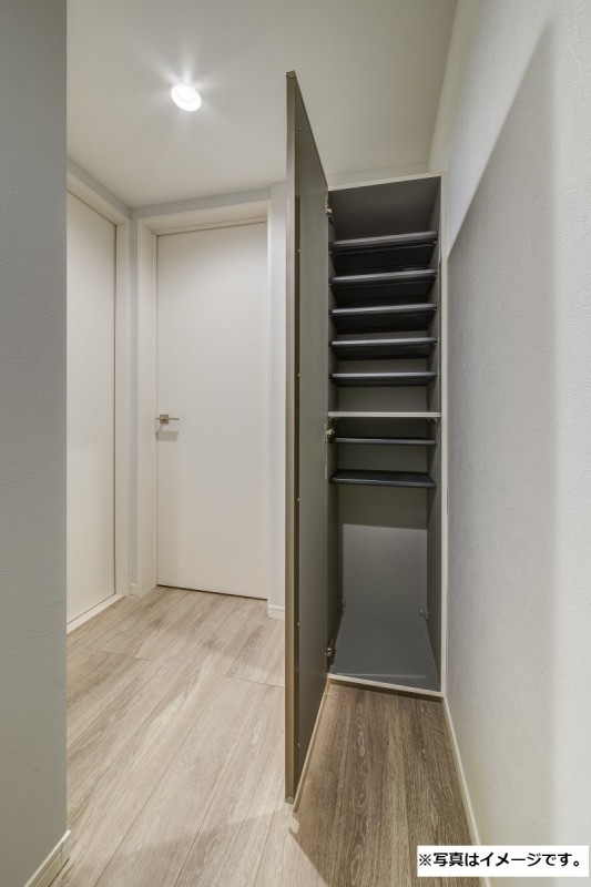 ＬＵＮＡ　ＣＯＵＲＴ2階 玄関