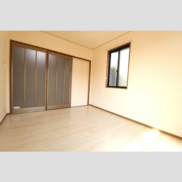 スクウェアガーデン　Ⅳ201号室 南東側洋室