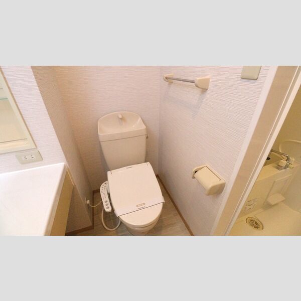 ソレアード103号室 トイレ