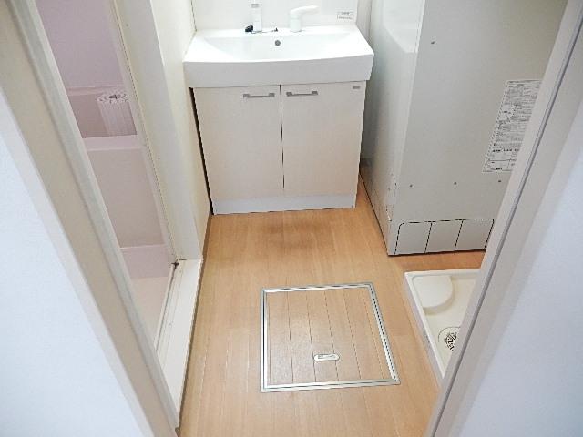 グランド・ソレイユ102号室 脱衣所