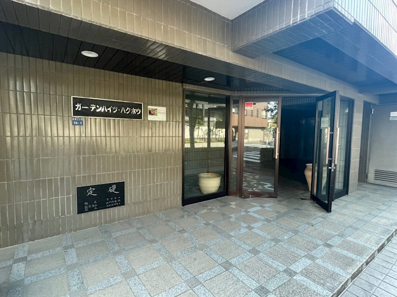 ガーデンハイツハクホウ4階 エントランス