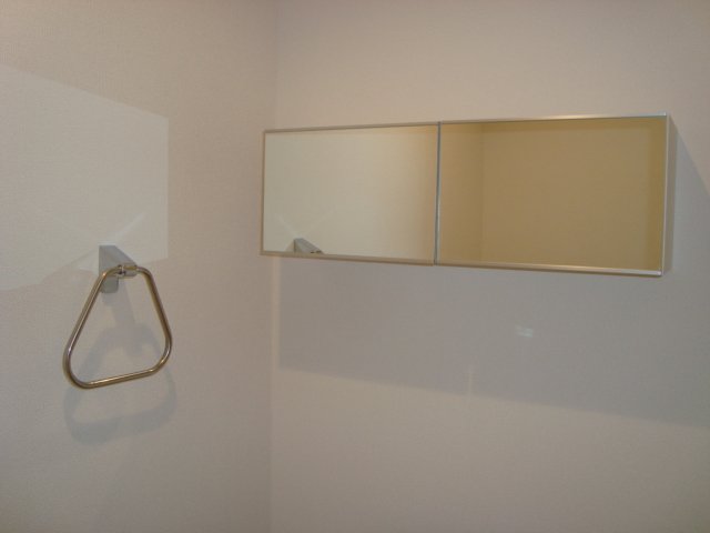 オリーヴ00301号室 トイレ戸棚