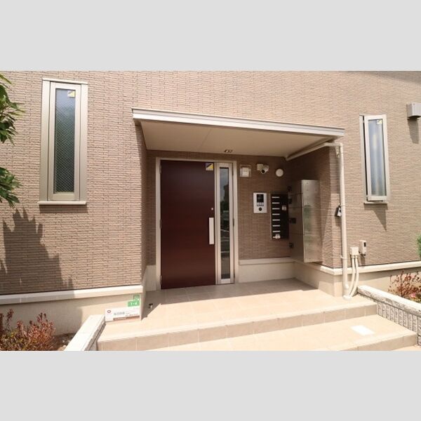 ラフィーネf オートロックエントランスに宅配BOX