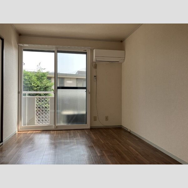 レジデンス小林202号室 ベランダ側洋室