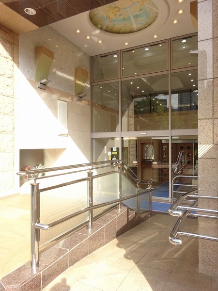 ハイホーム本陣 エントランス