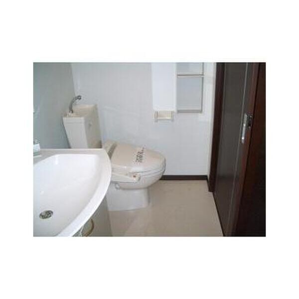 ユグランス北浦和103号室 トイレ